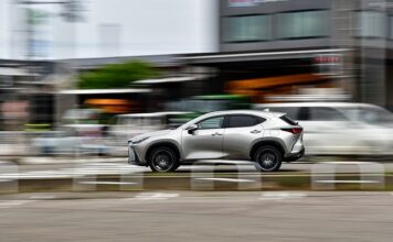 Ile pali Lexus RX?