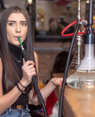 Dlaczego fajki wodne wciąż zachwycają i jak wybrać model dopasowany do swoich potrzeb? fajki wodne